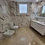 Edificio Puerto Azul * マルベーリャ
